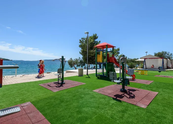 Medena * Τρογκίρ