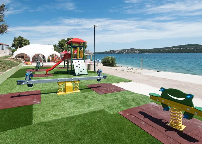 Medena * Τρογκίρ