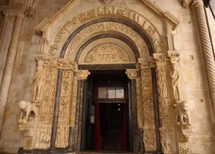 Medena Τρογκίρ