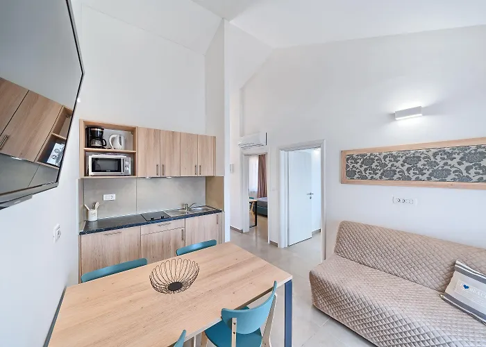 Medena Τρογκίρ